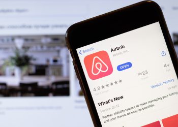Airbnb stock price analysis after earnings: buy or sell?